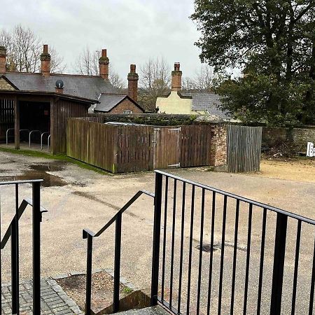 Unique Old Auction House Villa Brackley  Exterior photo
