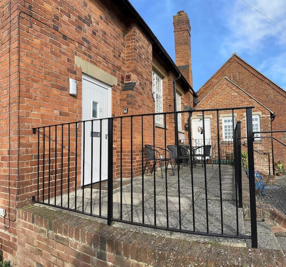 Unique Old Auction House Villa Brackley  Exterior photo